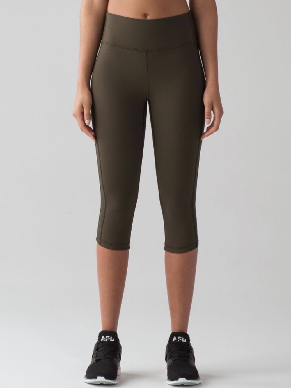 Lululemon Squad Goals Crop 17"
Dark Olive Size 6